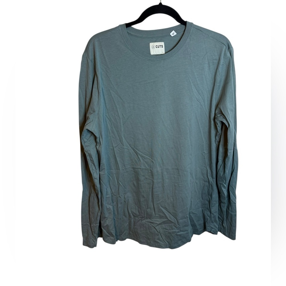 Cuts Long Sleeve AO Curve Hem Long Sleeve Tee